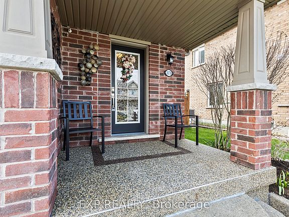 3rd image of 8679 Dogwood Cres