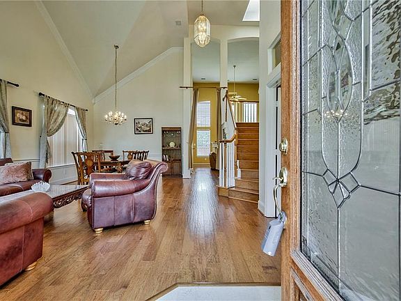 3rd image of 4437 Maize Dr