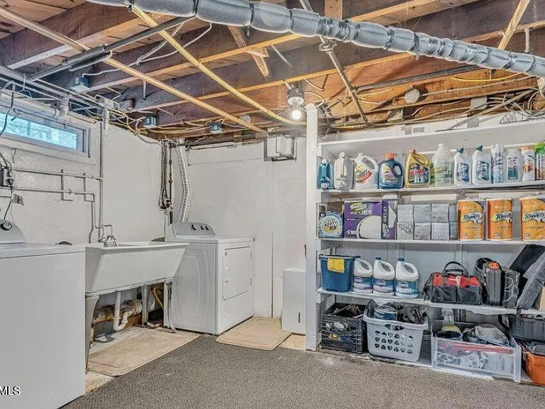 402 Ryders Ln — Photo 22