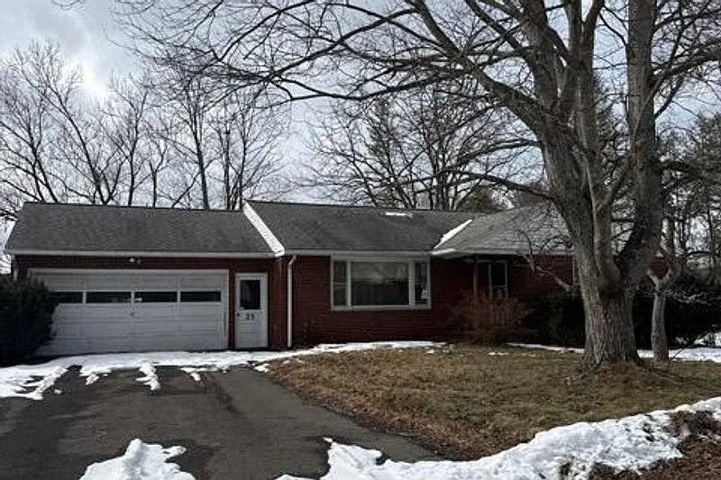 23 Colpitts Dr photo 1