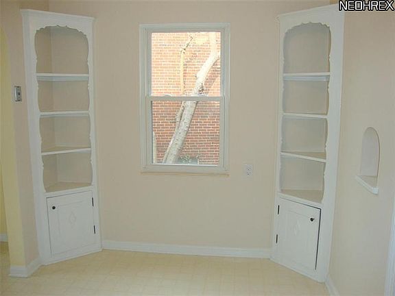 5th image of 240 E 211th St