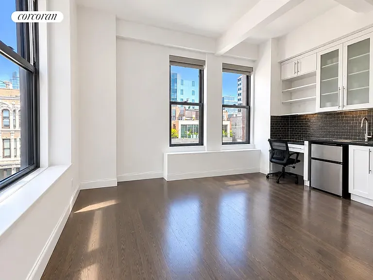 4 Lexington Ave #13P
