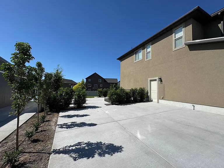 698 S Lake View Dr #B — Photo 40