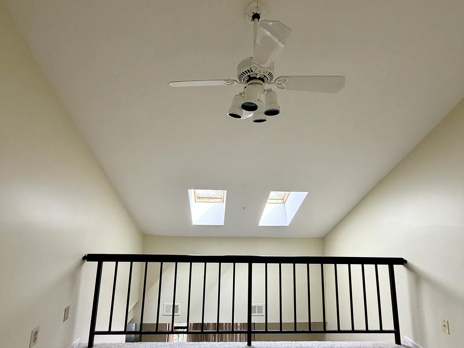 2 bed, 1135 sqft, $2,300 — Photo 3