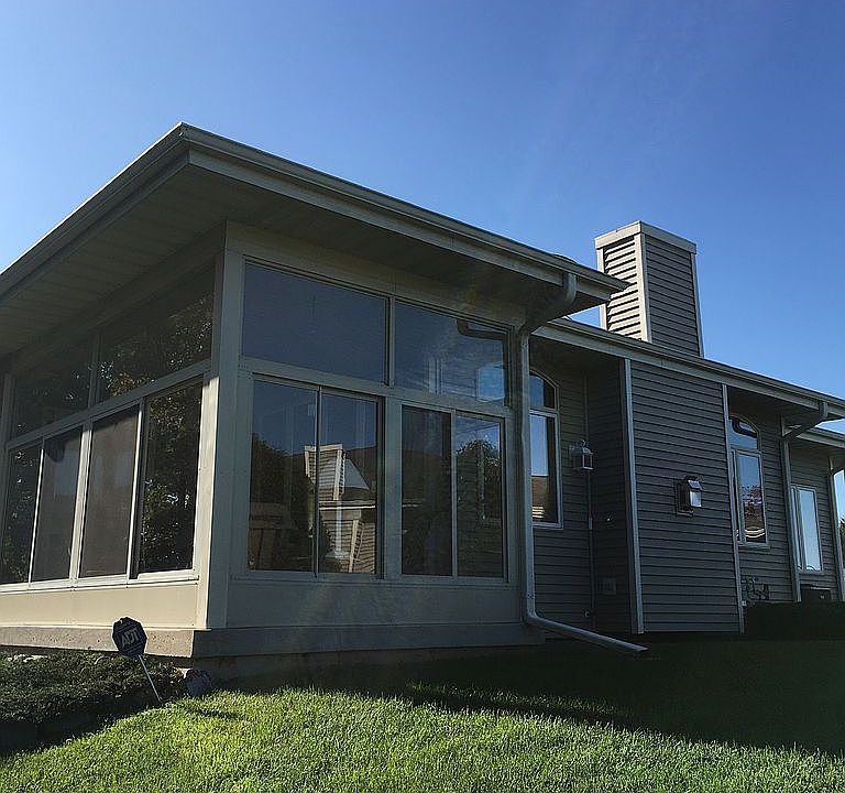 2nd image of 1490 Fairways Cir