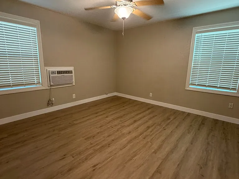 2711 E St #6 — Photo 2