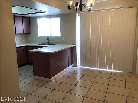 4th image of 466 Linn Ln