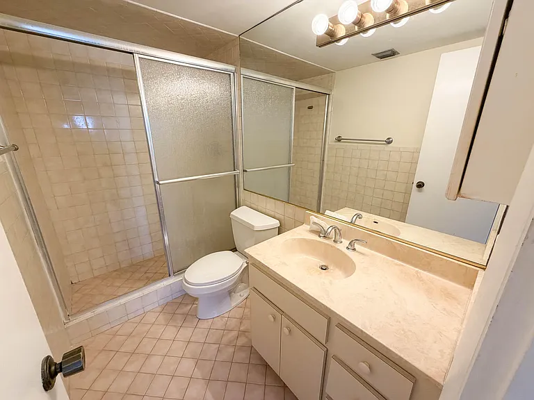 917 NE 16th Ave #16 — Photo 19