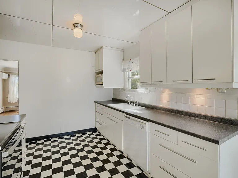 3512 SW Charlestown St — Photo 4