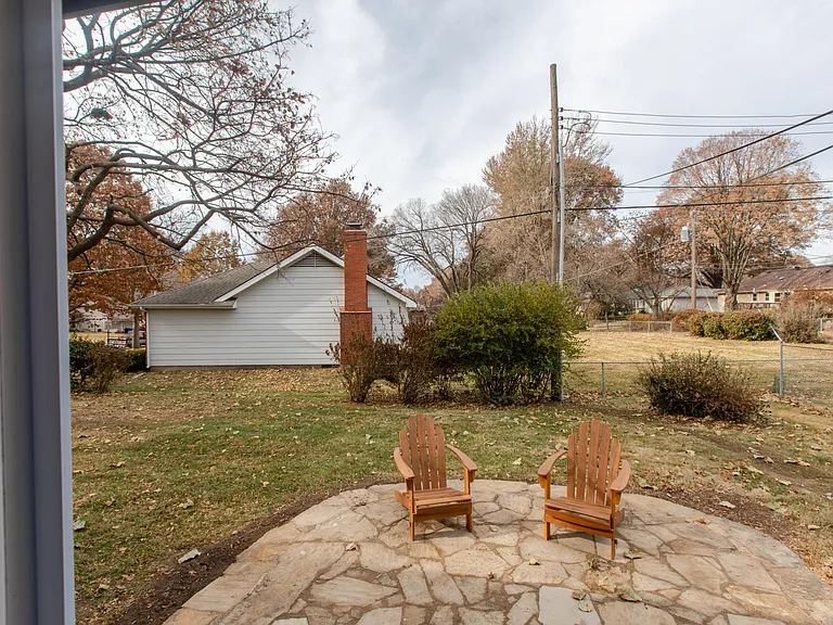 8614 Woodson Dr — Photo 16