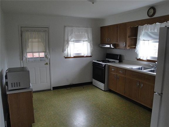 4th image of 46 Montraver Dr