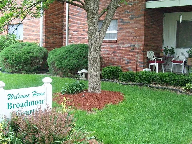 Colonial Gardens — Photo 16