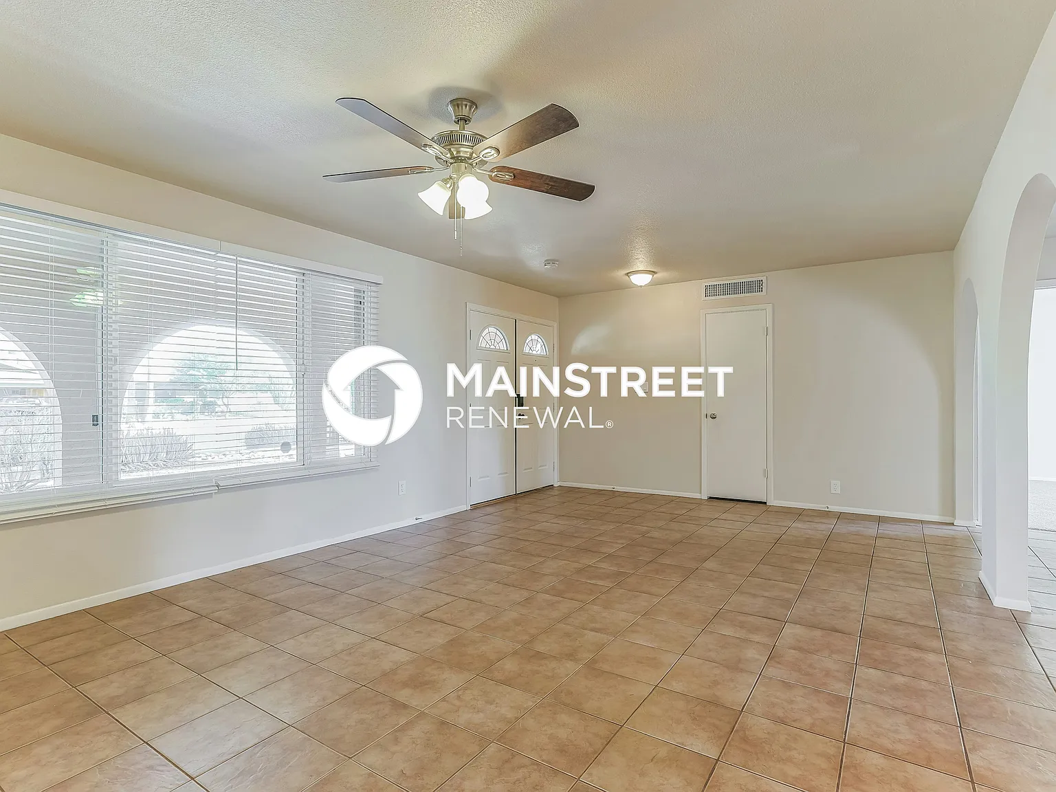 2515 E Del Rio Dr — Photo 2