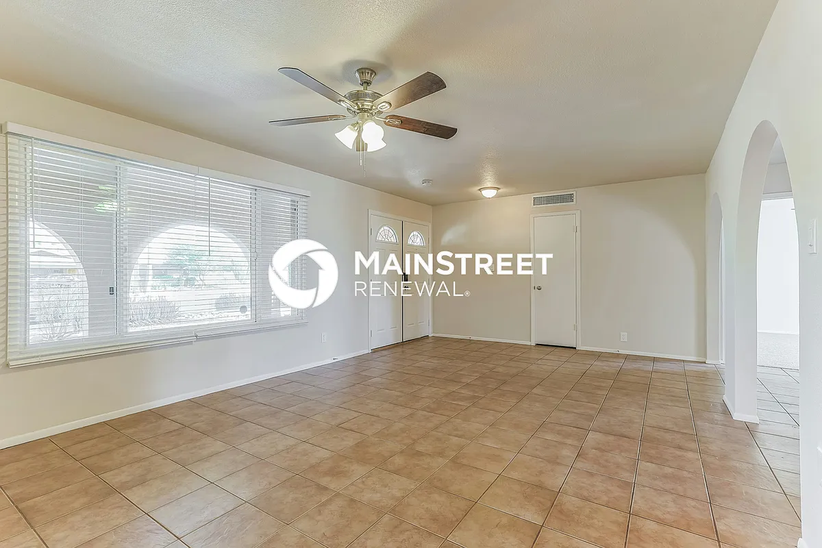 Living Room - 2515 E Del Rio Dr