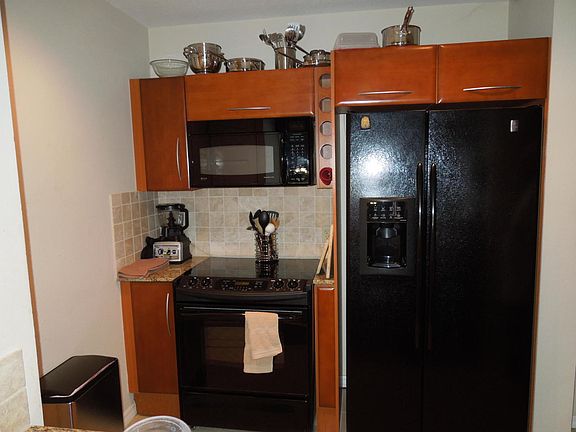 2nd image of 511 Lucerne Ave APT 411