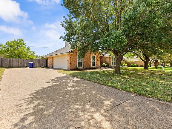 3rd image of 713 Verlo Dr