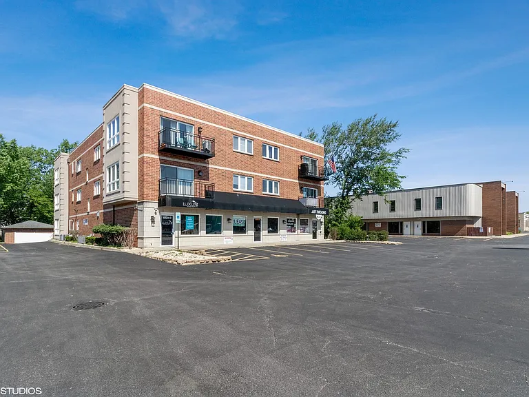 15524 Cicero Ave — Photo 2