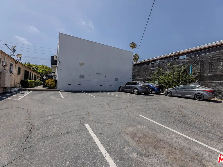 1930 S Robertson Blvd #7 — Photo 29