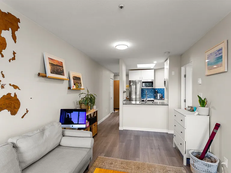 488 Kingsway #Penthouse 414 — Photo 8