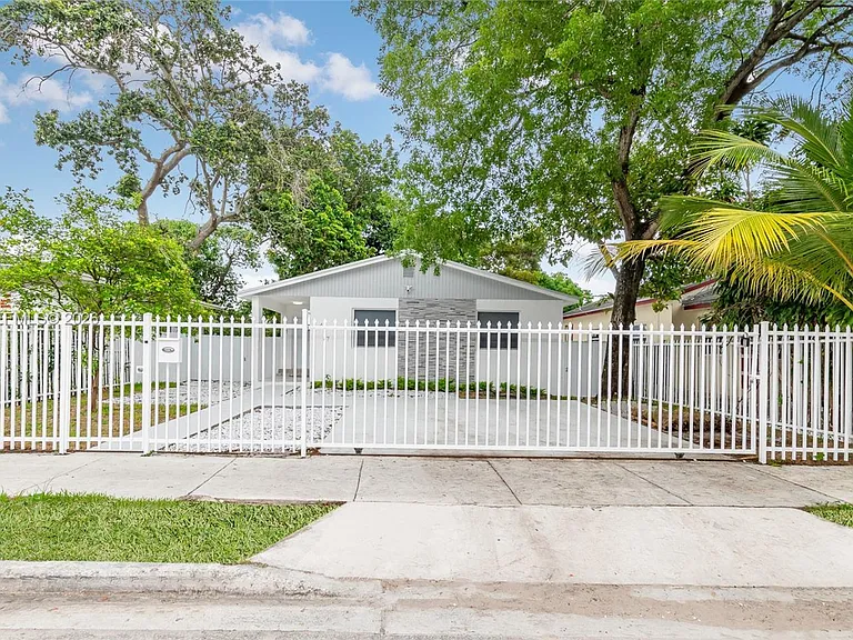 4727 NW 5th Ave — Photo 1