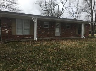 129 Moore St #B, Brighton, IL 62012