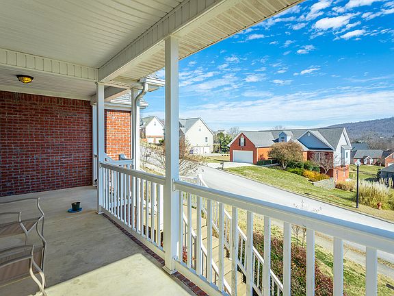 3rd image of 5685 Hyacinth Ln