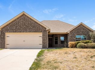 4002 Oakwood Cir, Aubrey, TX 76227