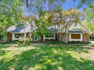 561 S West Shore Ln, Wichita, KS 67209