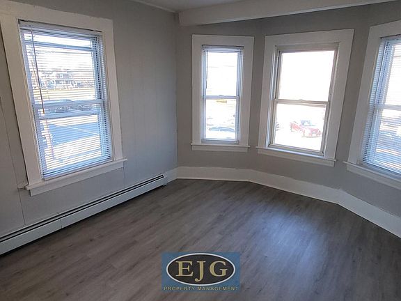 4th image of 22 Lake St #4