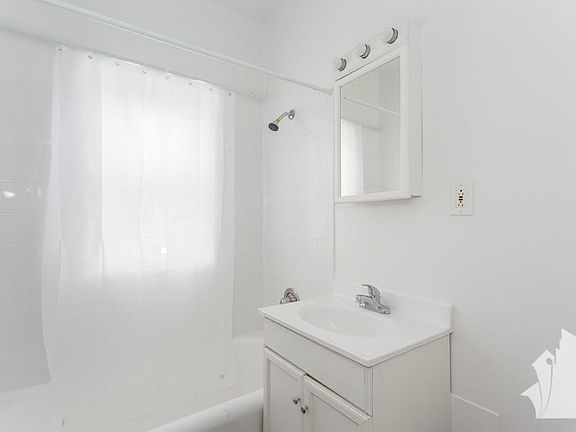 4th image of 536 W Arlington Pl APT 314V