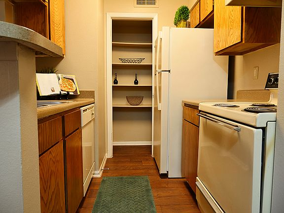 2nd image of 9939 Fredericksburg Rd APT 0401