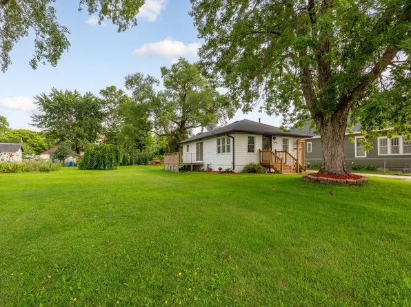 304 20th St NW, Faribault, MN 55021