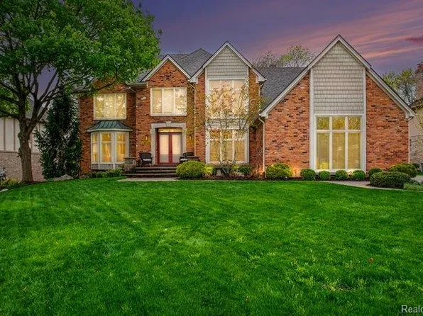 1699 Old Homestead Dr, Rochester Hills, MI 48306