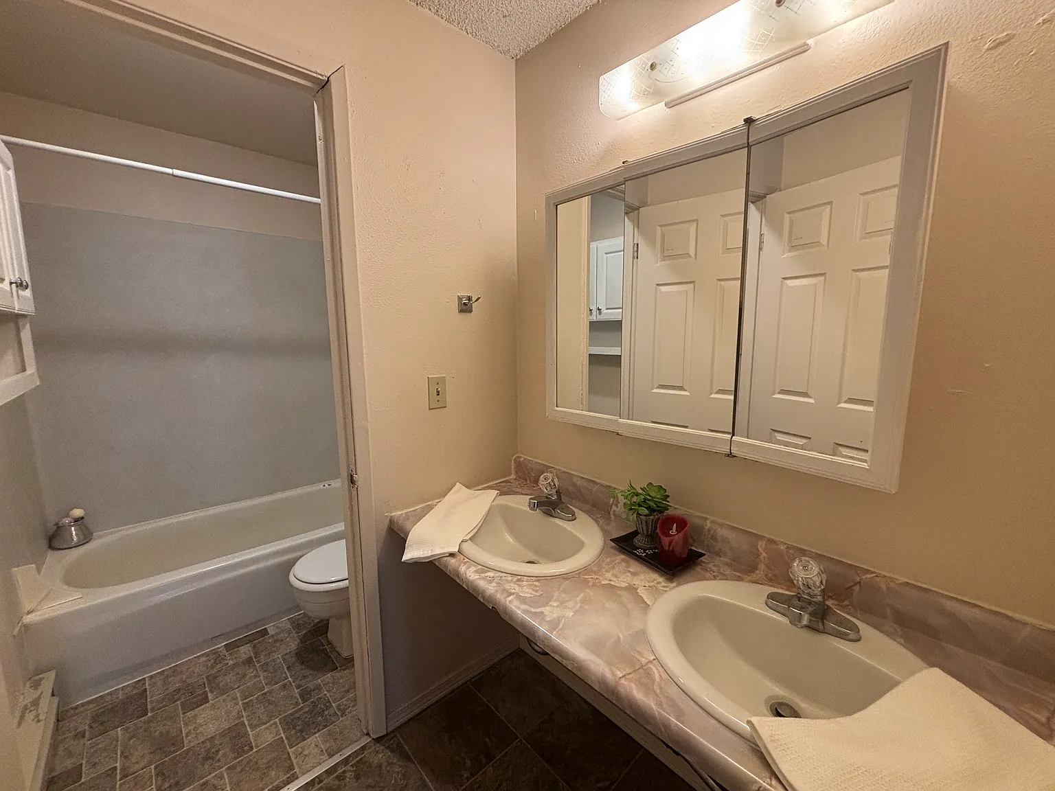 4 bed, 1050 sqft, $1,200 — Photo 4