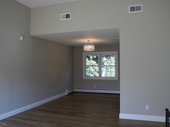 4th image of 6 Courtland Dr