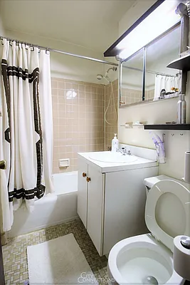 Rented by City Connections Realty | media 5