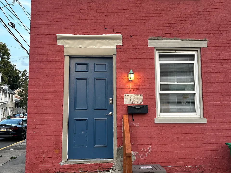 163 N West St