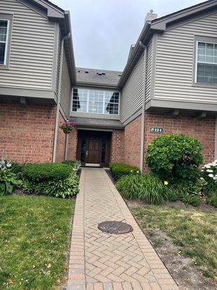 124 White Oak Ct APT 2, Schaumburg, IL 60195