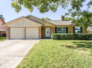 16302 Thunderbay Dr, Houston, TX 77062