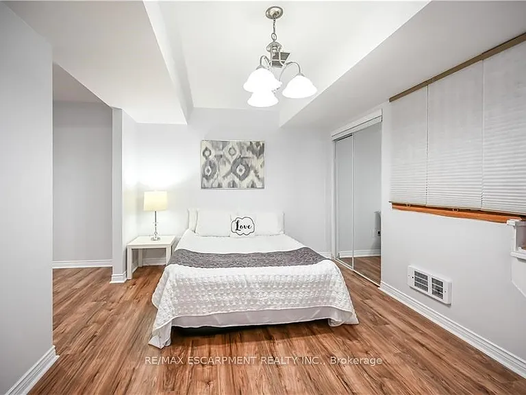296 Winterberry Dr #LOWER — Photo 16