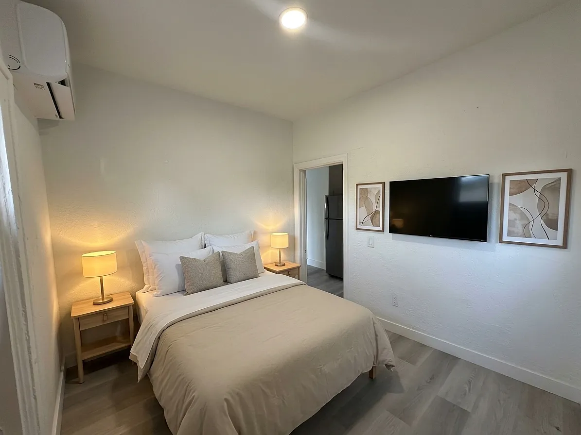 2 bed, 850 sqft, $2,100 — Photo 2