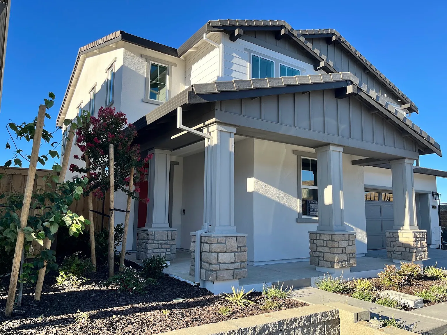 4 bed, 2589 sqft, $3,800 — Photo 2