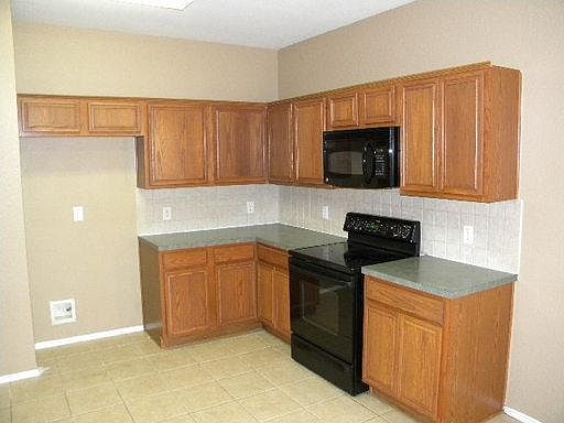 3rd image of 12653 Oakwood Cir