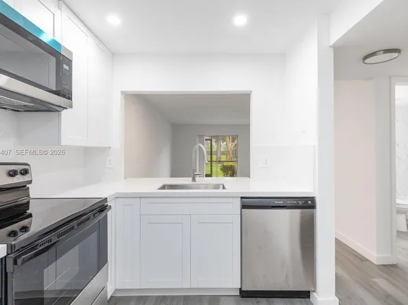 10330 NW 8th St #104, Hollywood, FL 33026