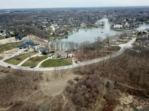 448 Surrey Hill Ln, Valparaiso, IN 46385