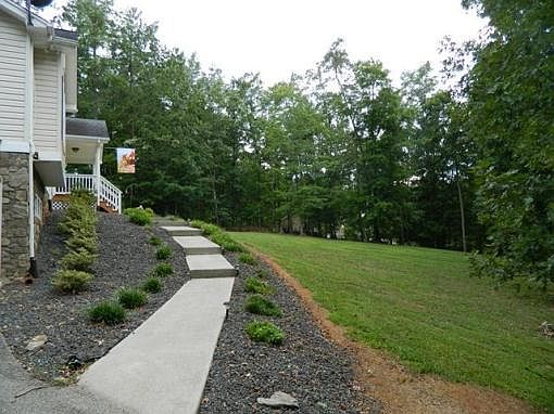 4th image of 230 Vineyard Cir