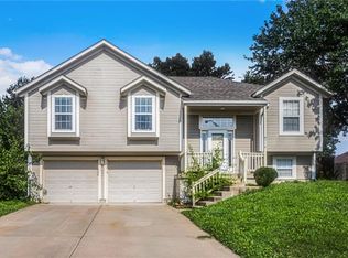 216 N Highland Dr, Raymore, MO 64083