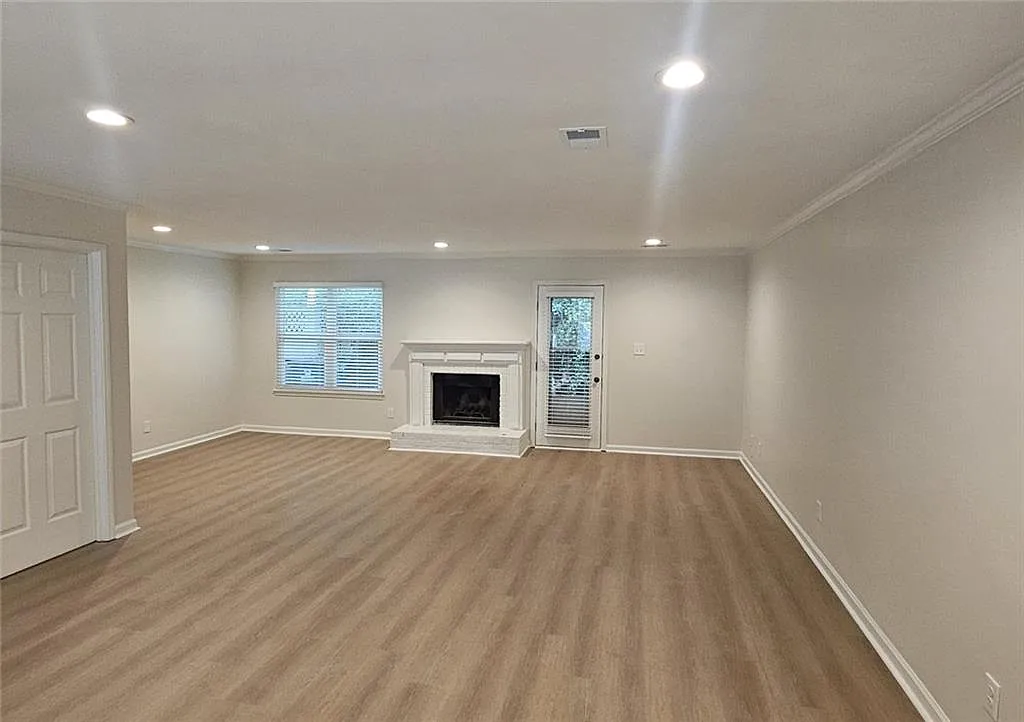 3 bed, 2.5 bath, 1564 sqft, $2,695 — Photo 2