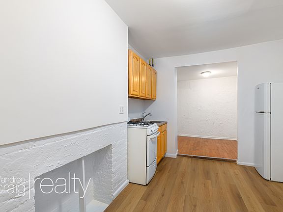 2nd image of 436 E 9th St APT 1A