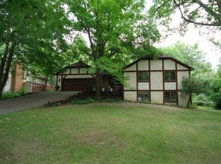 5081 Saint Albans Bay Rd, Shorewood, MN 55331